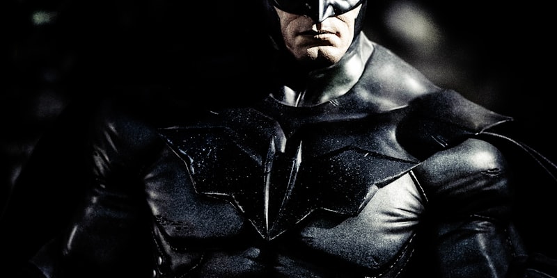 编辑精选剧集《罪案调查科》海报，侦探在案发现场取证