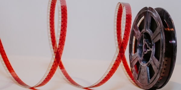 韩剧《冬日恋歌2023》海报，雪地中男女主角深情对视